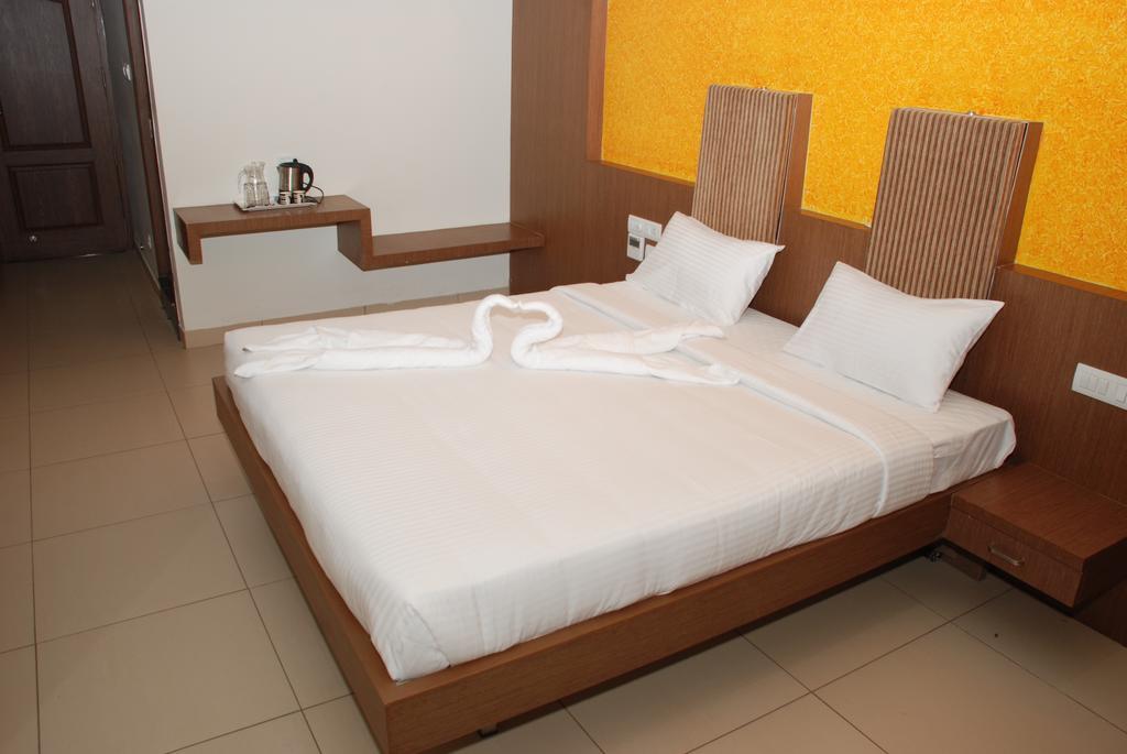 Hotel Pla Amrith Inn Tiruchirappalli Exterior foto